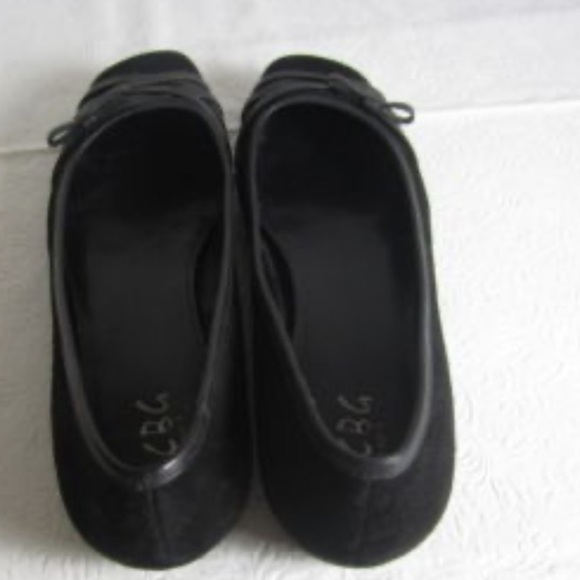 BCBG PARIS BLACK SUEDE/LEATHER FLAT SHOES 81/2
38 1/2 - Picture 3 of 3